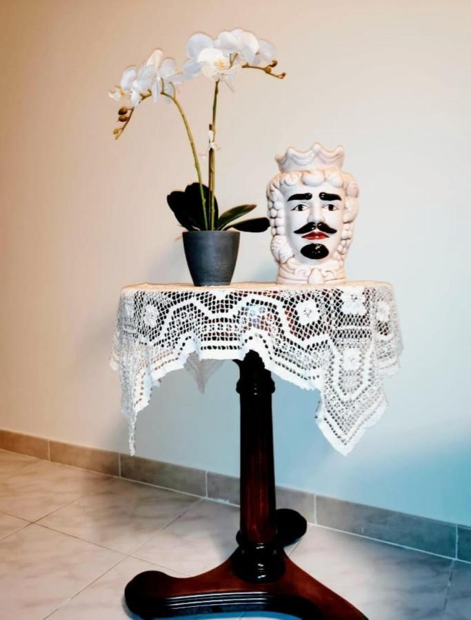 Apartamento Lorenzo Guest With Free Private Parking-- Cantieri Culturali Palermo